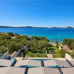 6 Bedroom Seafront Villa with Pool near Slano, Sleeps 12-14